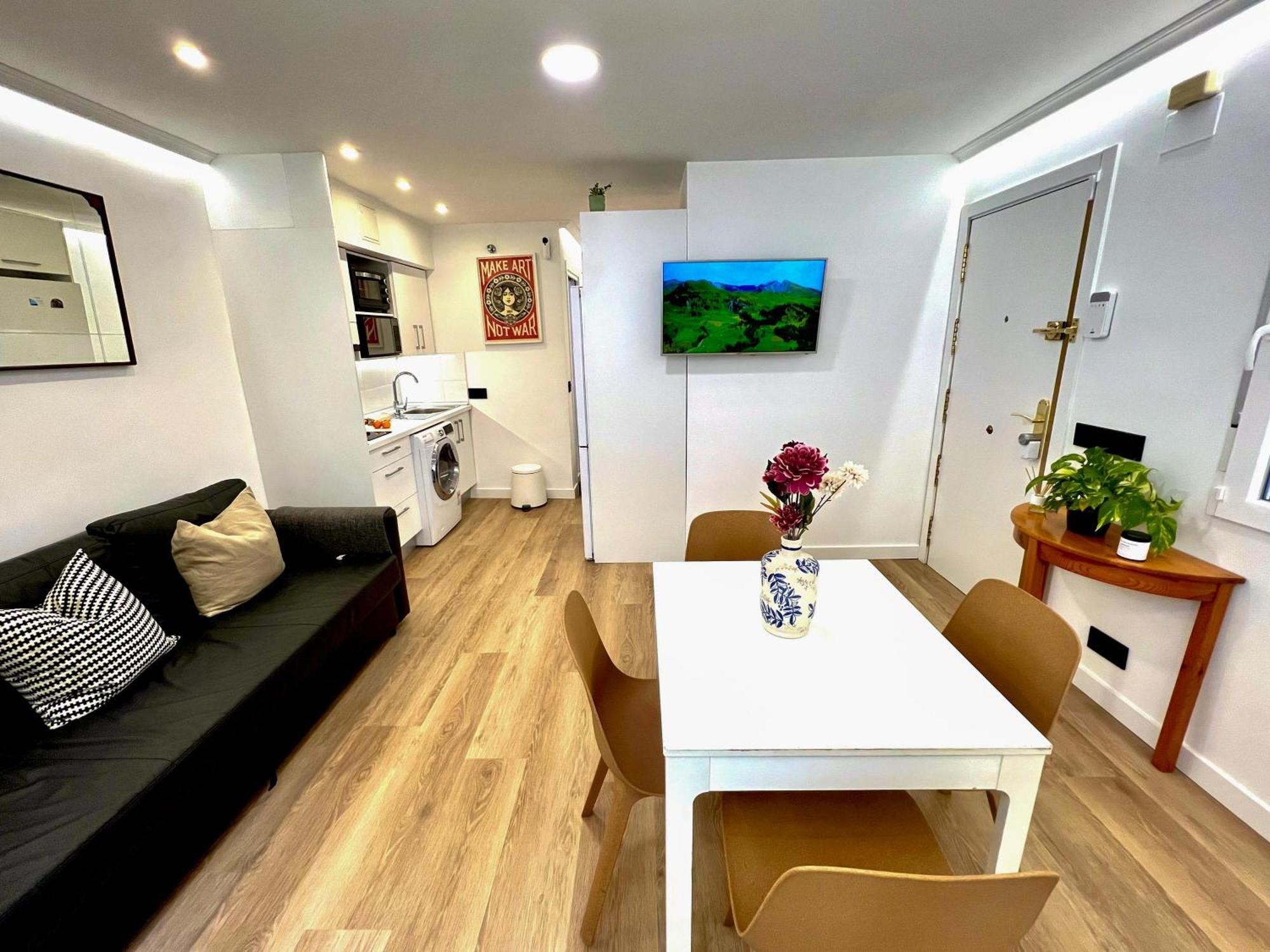 Apartment In The Heart Of Madrid-Piso En Malasana Exterior photo