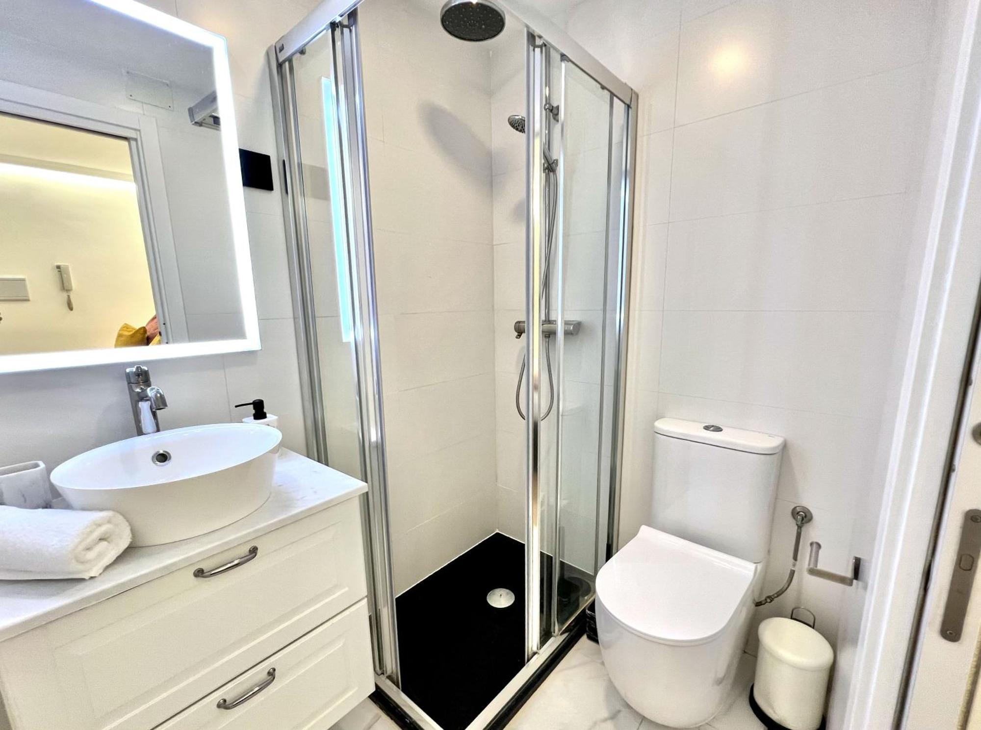 Apartment In The Heart Of Madrid-Piso En Malasana Exterior photo
