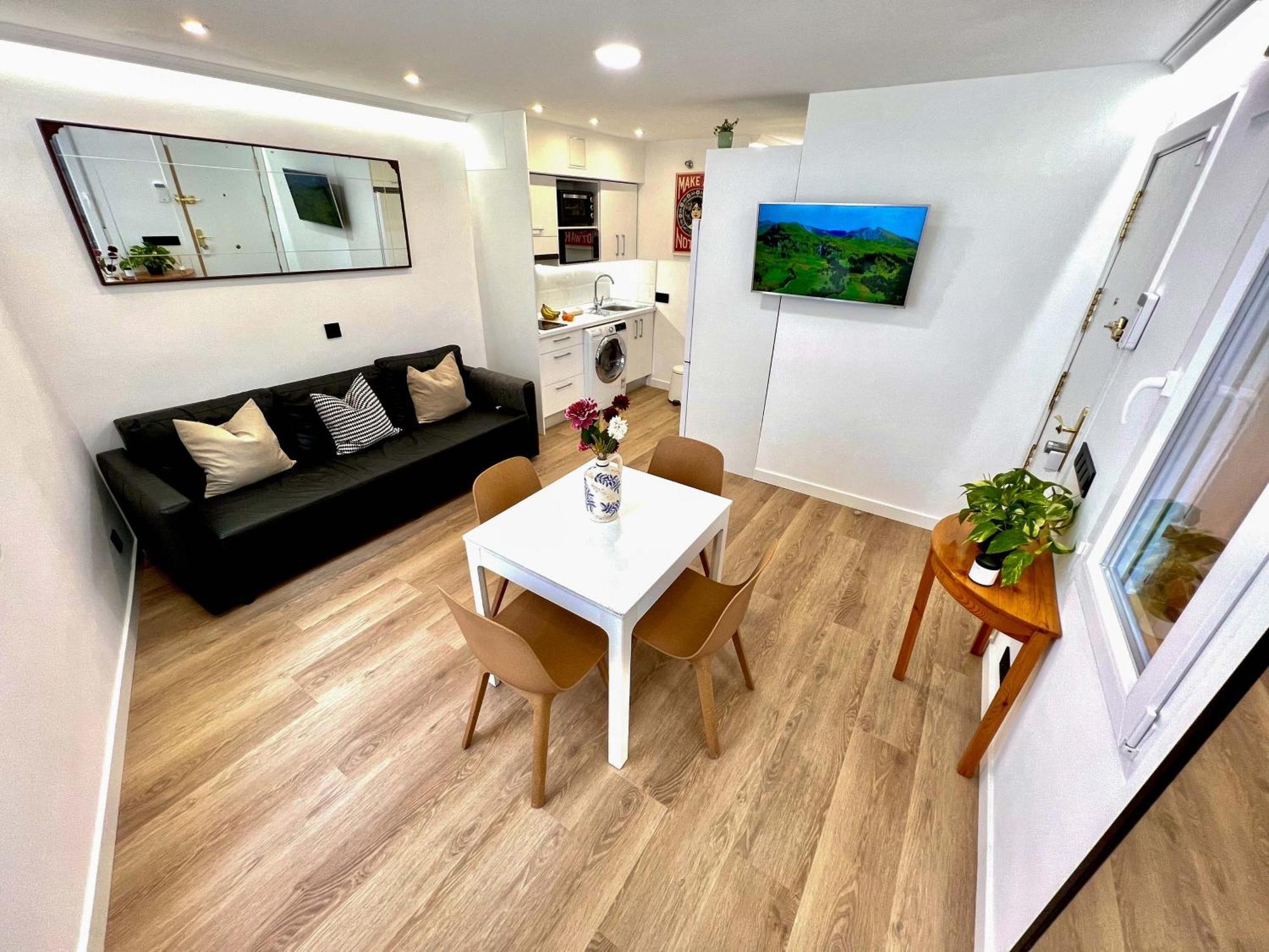 Apartment In The Heart Of Madrid-Piso En Malasana Exterior photo